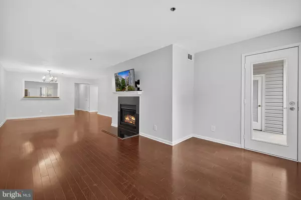 Oakton, VA 22124,3179 SUMMIT SQUARE DR #2-C2