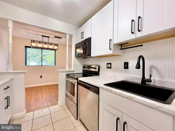 West Collingswood, NJ 08107,316 WHITE HORSE PIKE #102