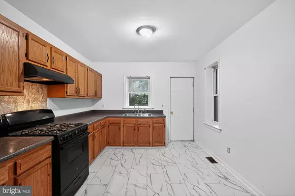 Camden, NJ 08103,1213 EMPIRE AVE