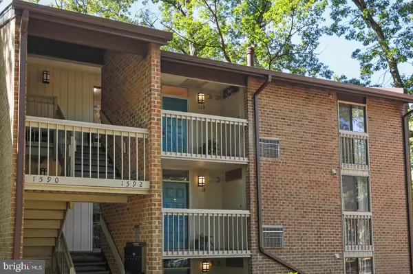 Reston, VA 20190,1592 MOORINGS DR #22B
