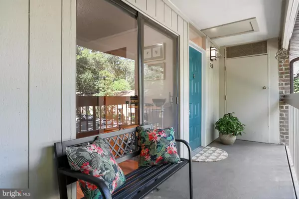 Reston, VA 20190,1592 MOORINGS DR #22B