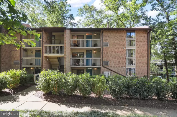 Reston, VA 20190,1592 MOORINGS DR #22B