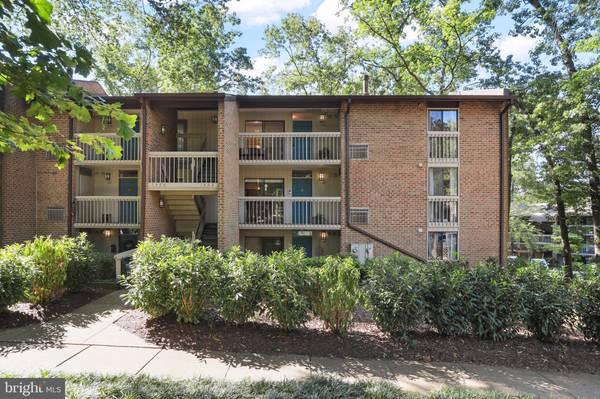 Reston, VA 20190,1592 MOORINGS DR #22B