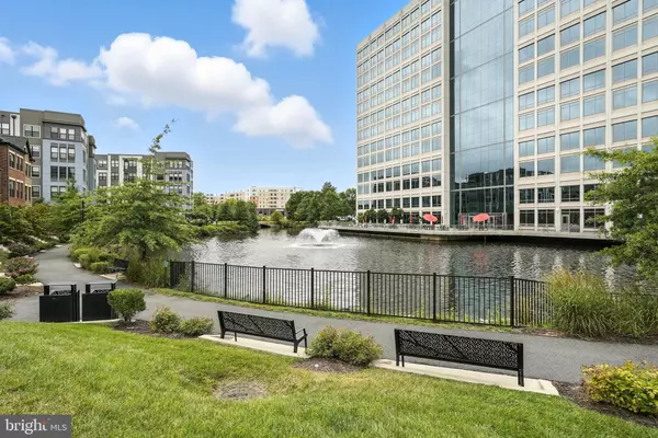 Herndon, VA 20171,13222 LAKE WATERVIEW WAY