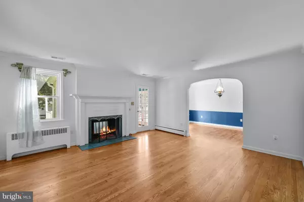 Hamilton, VA 20158,423 W COLONIAL HWY