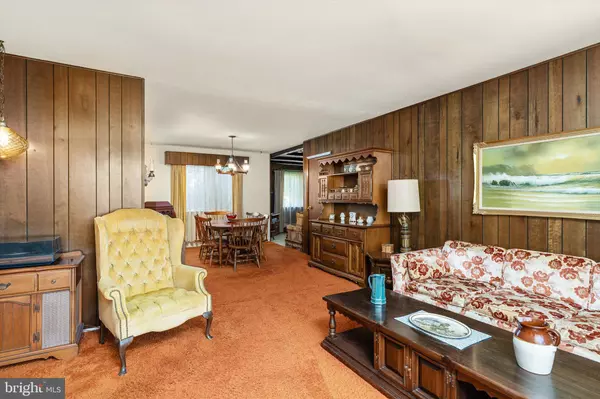 Hamilton, NJ 08690,18 COMPTON WAY