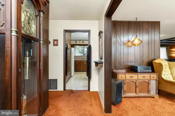 Hamilton, NJ 08690,18 COMPTON WAY