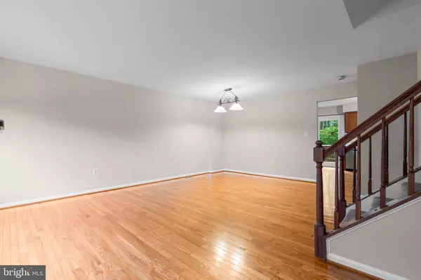 Lorton, VA 22079,7338 RHONDDA DR