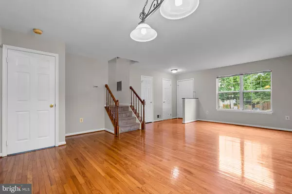 Lorton, VA 22079,7338 RHONDDA DR