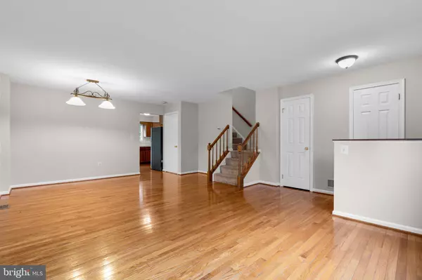 Lorton, VA 22079,7338 RHONDDA DR