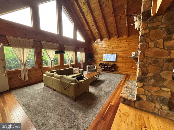 42 MARJORIE CT, Berkeley Springs, WV 25411