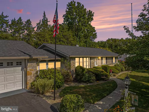 4121 BARBERRY DR, Lafayette Hill, PA 19444