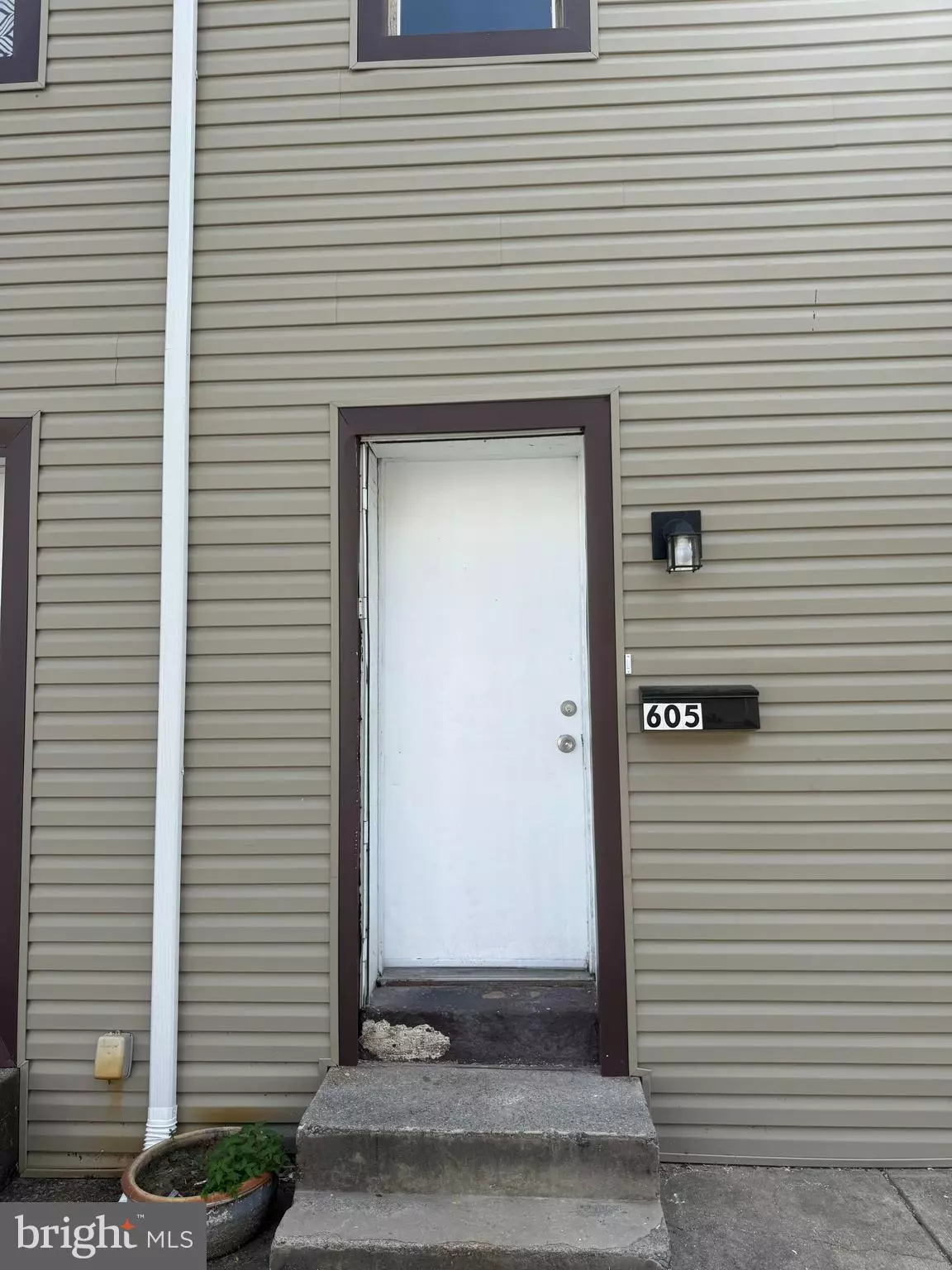 Harrisburg, PA 17103,605 DAUPHIN ST