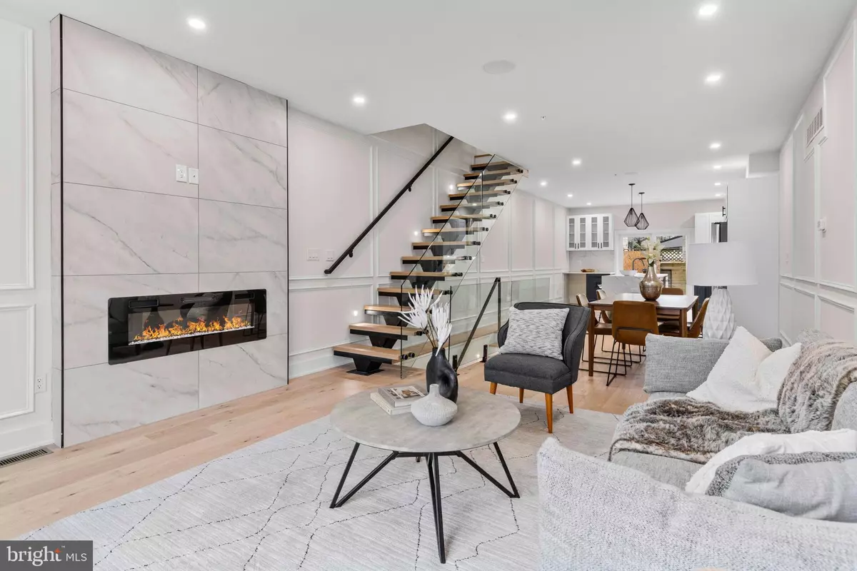 Philadelphia, PA 19148,308 W PORTER ST