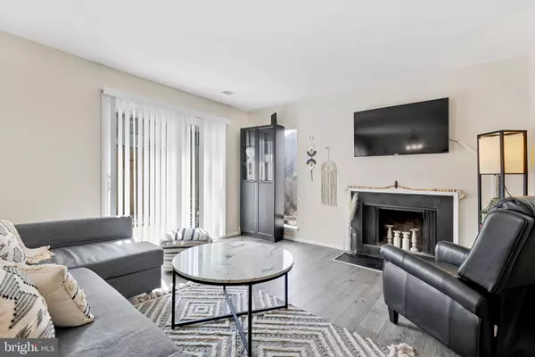 Alexandria, VA 22309,8608 VILLAGE SQ #15/8608