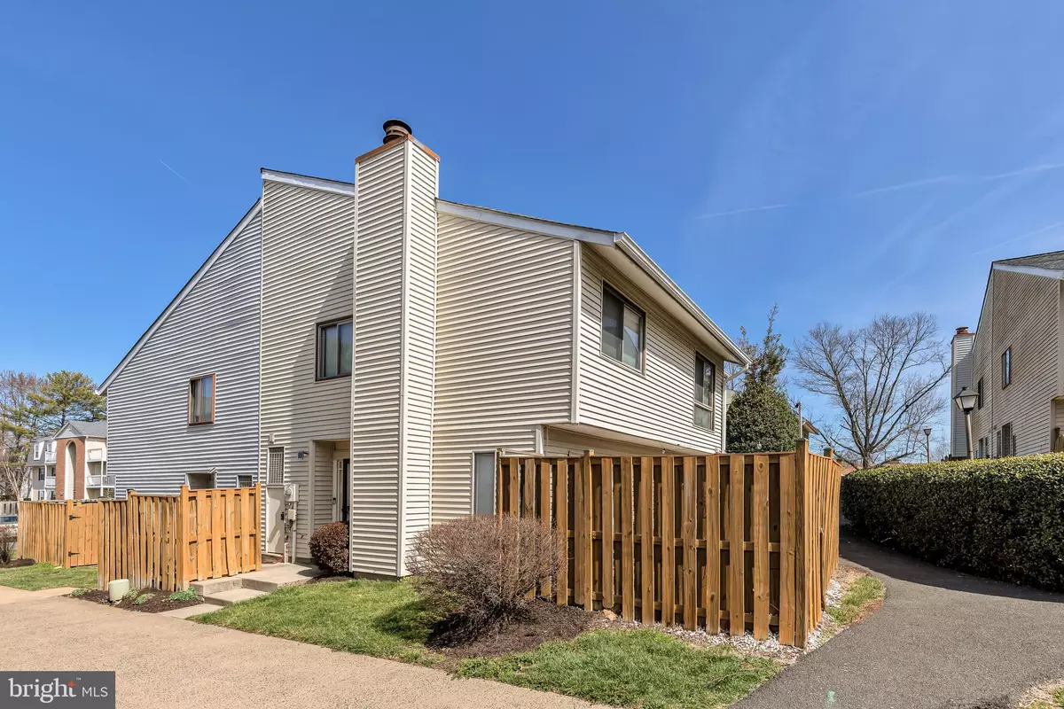 Alexandria, VA 22309,8608 VILLAGE SQ #15/8608