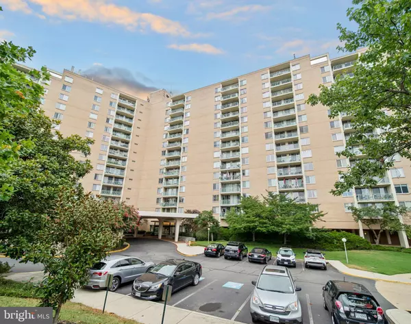 Alexandria, VA 22314,501 SLATERS LN #402