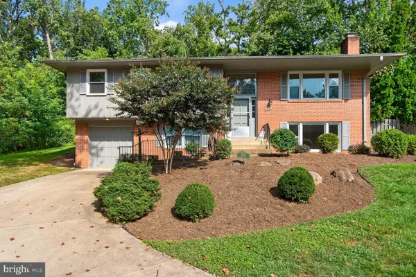 9718 COUNSELLOR DR, Vienna, VA 22181