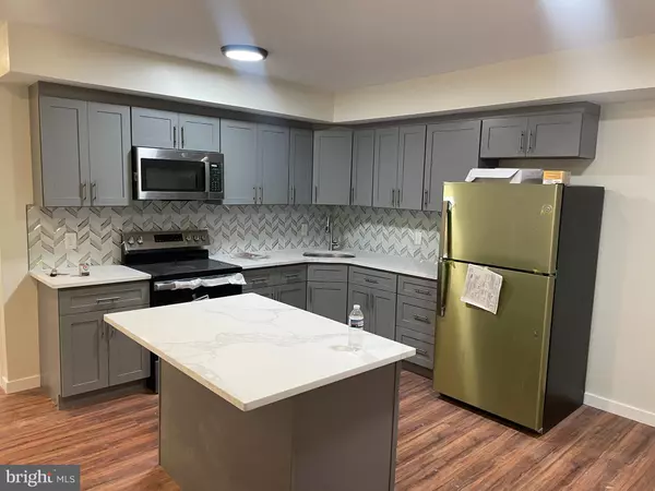 Philadelphia, PA 19142,7028 ELMWOOD AVE