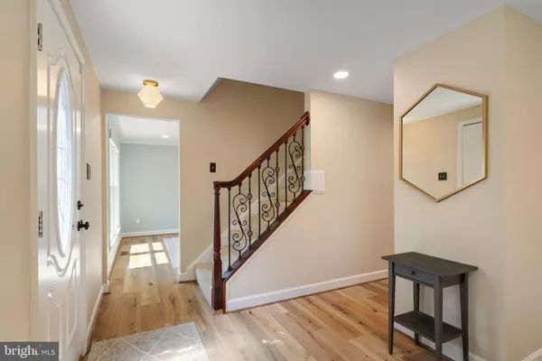 Herndon, VA 20170,1008 WINDCROFT GLEN CT