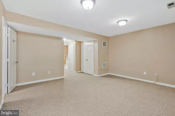Herndon, VA 20171,2546 JAMES MAURY DR