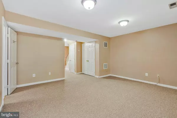 Herndon, VA 20171,2546 JAMES MAURY DR