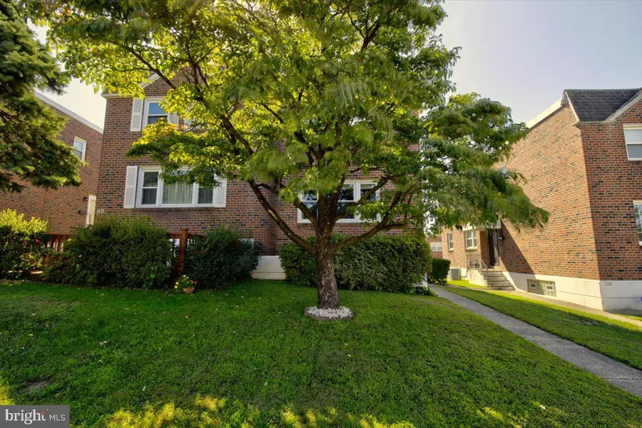 728 LIVEZEY LN, Philadelphia, PA 19128