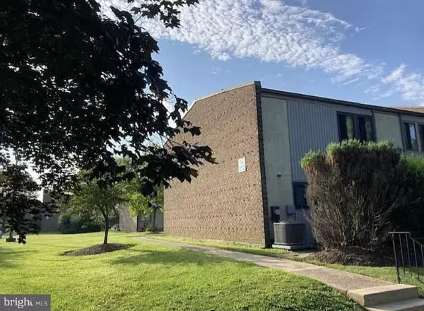 Bensalem, PA 19020,4664 CANTERBURY CT #11