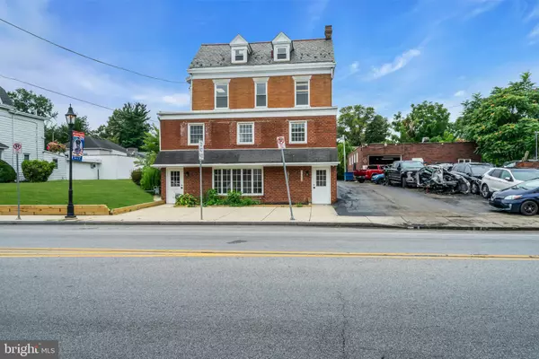 Jenkintown, PA 19046,608 HUNTINGDON PIKE