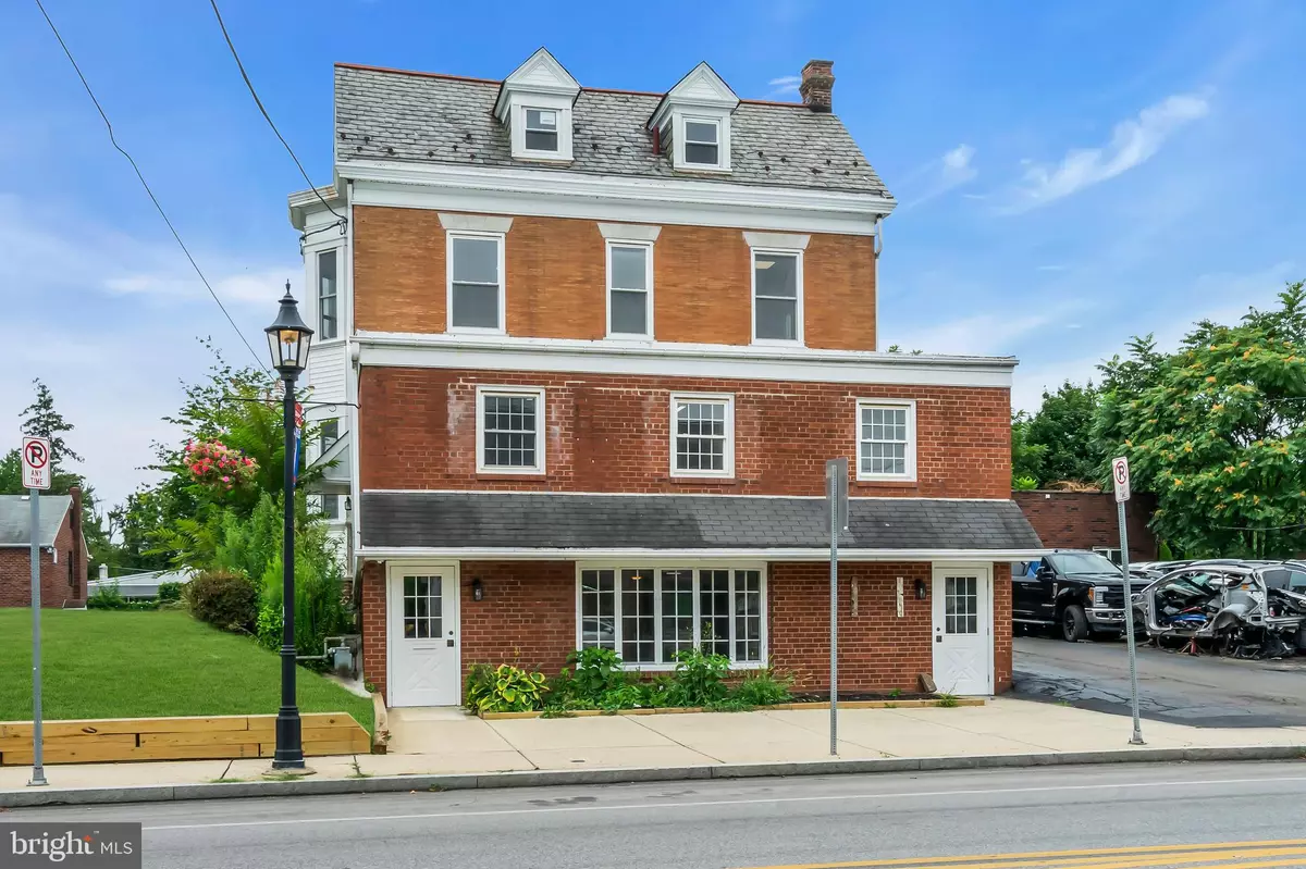 Jenkintown, PA 19046,608 HUNTINGDON PIKE