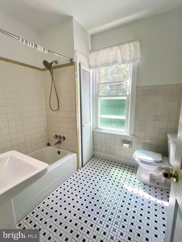 Merchantville, NJ 08109,12 SPRINGFIELD AVE #2