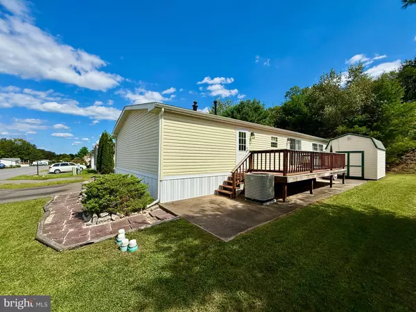 60 ANGEL DR, New Ringgold, PA 17960