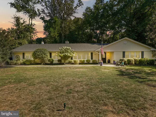 Oakton, VA 22124,11607 HELMONT DR