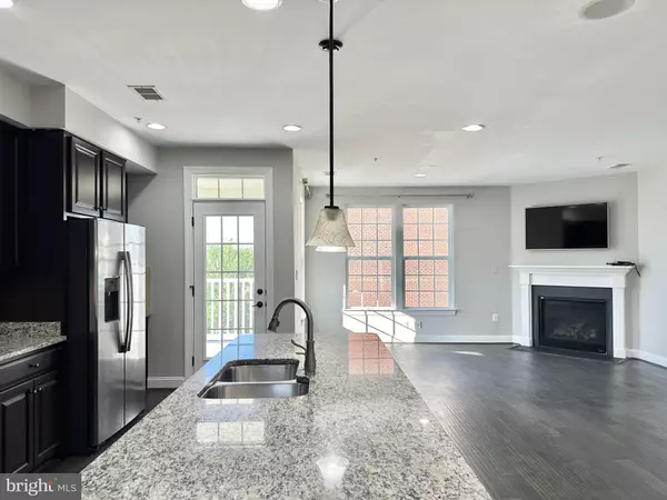 Greenbelt, MD 20770,5202 STREAM BANK LN #301M