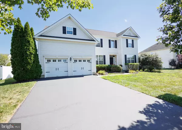 12 BUCKINGHAM DR, Berlin, NJ 08009
