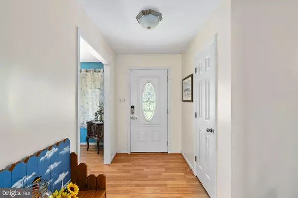 Colonial Beach, VA 22443,639 BARRACKS BEACH DR