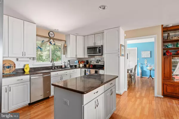 Colonial Beach, VA 22443,639 BARRACKS BEACH DR