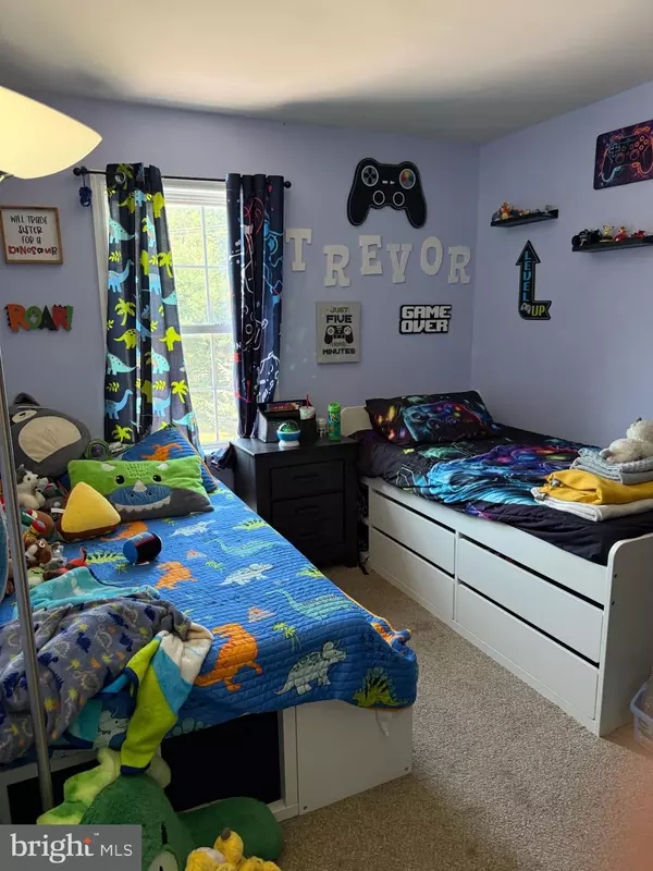 Mount Joy, PA 17552,811 KNOLL DR