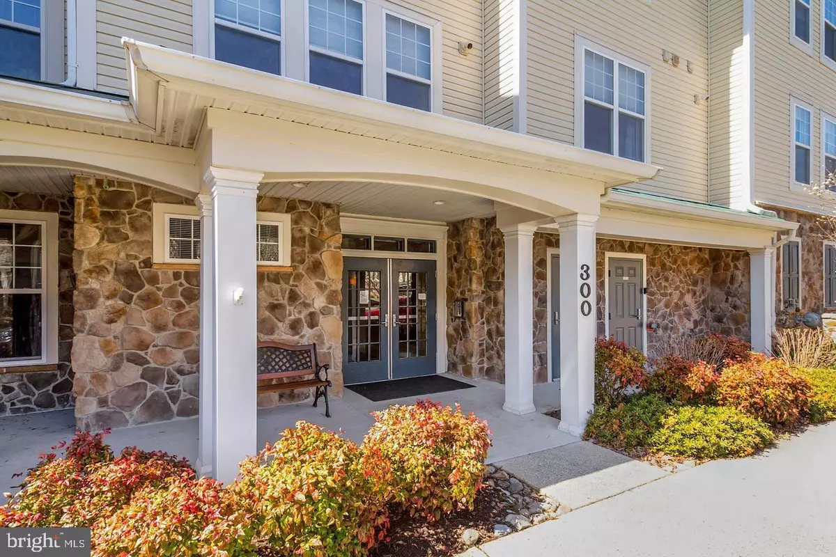 Gaithersburg, MD 20878,300 HIGH GABLES DR #305