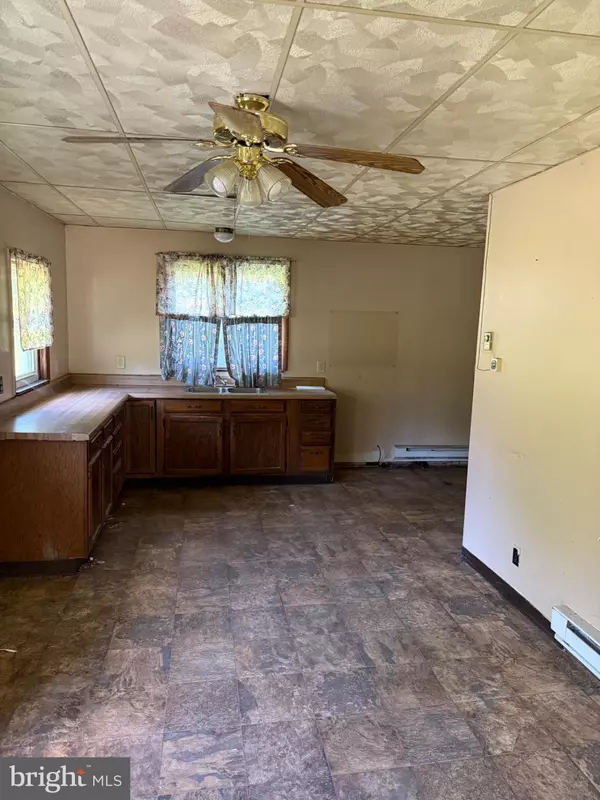 Tremont, PA 17981,8 TREMONT RD