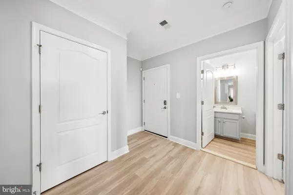 Manassas, VA 20110,9200 CHARLESTON DR #407