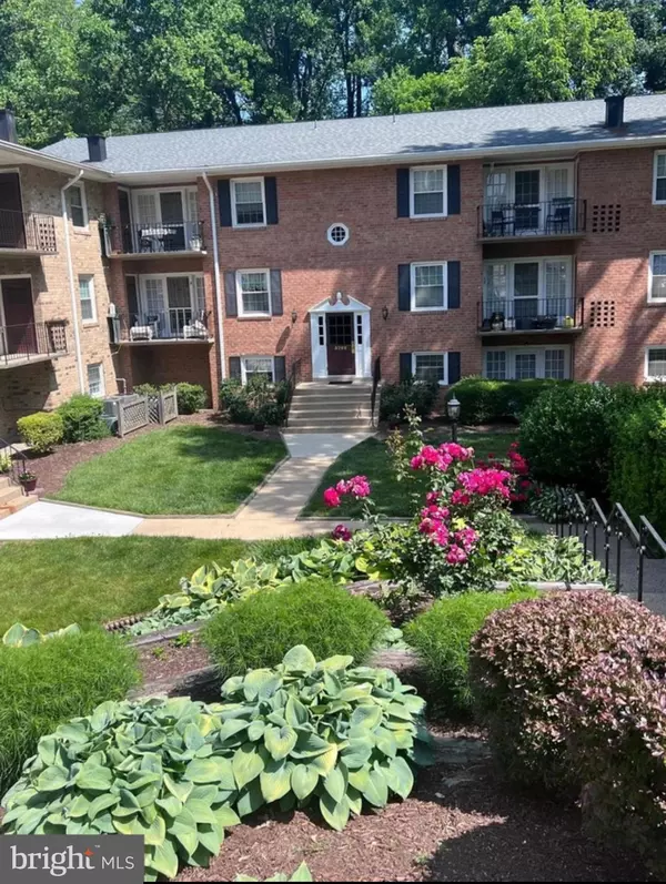 3790 LYNDHURST DR #103, Fairfax, VA 22031