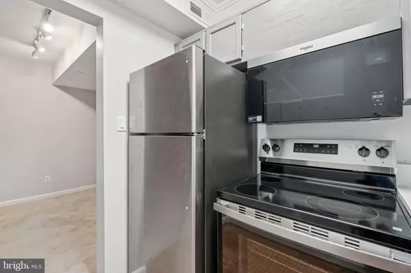 Arlington, VA 22201,1909 N RHODES ST #30