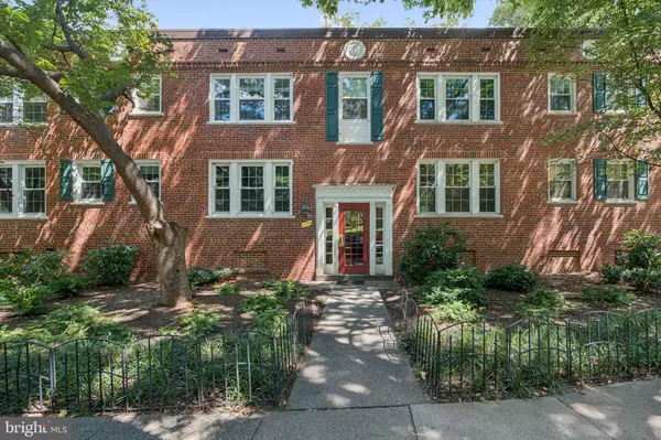 1909 N RHODES ST #30, Arlington, VA 22201