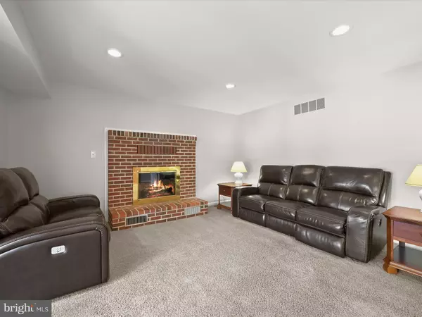 Severn, MD 21144,7911 RED GLOBE CT