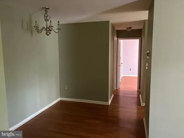 Manassas, VA 20110,8393 BUTTRESS LN #302