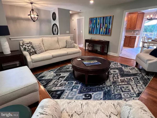 Marlton, NJ 08053,355 HOLLY RD