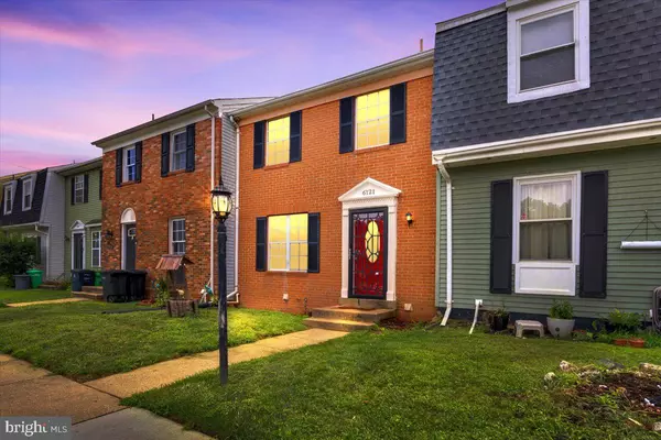 6121 N HIL MAR CIR, District Heights, MD 20747