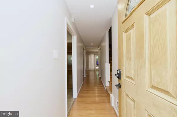 Annandale, VA 22003,4516 AIRLIE WAY