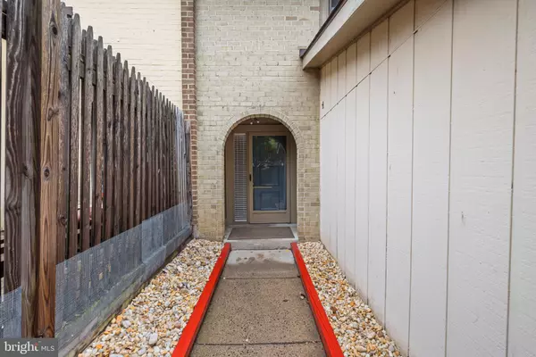 Gaithersburg, MD 20886,19587 BRASSIE PL #8-D